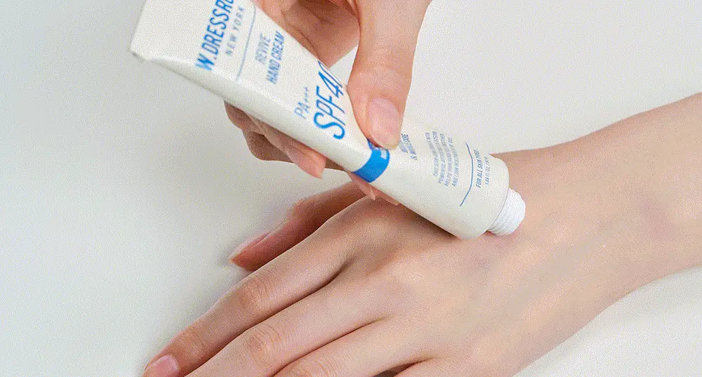 [스크런치 증정 기획팩] W.DRESSROOM 리바이브 기능성 핸드크림 SPF40/PA+++ 50ml 상세페이지 37